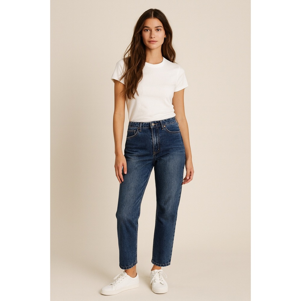 Calvin Klein High-Rise Straight Jeans in Dark Blue Wash